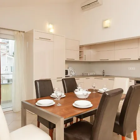 Apartment Family Friendly Apartments With A Swimming Pool Okrug Gornji, Ciovo - 8626 *