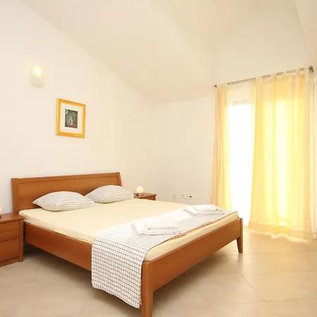 Family Friendly Apartments With A Swimming Pool Okrug Gornji, Ciovo - 8626 Trogir