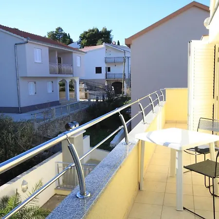 Family Friendly Apartments With A Swimming Pool Okrug Gornji, Ciovo - 8626 Trogir