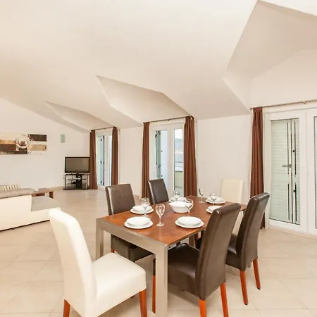 Family Friendly Apartments With A Swimming Pool Okrug Gornji, Ciovo - 8626 Apartment Trogir