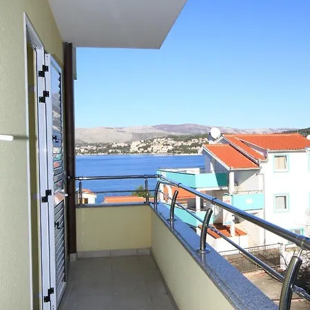 Family Friendly Apartments With A Swimming Pool Okrug Gornji, Ciovo - 8626 Apartment Trogir