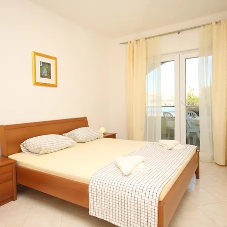 Family Friendly Apartments With A Swimming Pool Okrug Gornji, Ciovo - 8626 Trogir