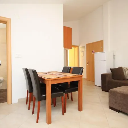 Family Friendly Apartments With A Swimming Pool Okrug Gornji, Ciovo - 8626 Apartment Trogir