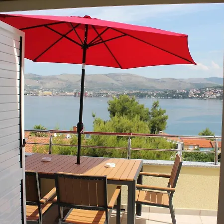 Apartment Family Friendly Apartments With A Swimming Pool Okrug Gornji, Ciovo - 8626 Trogir