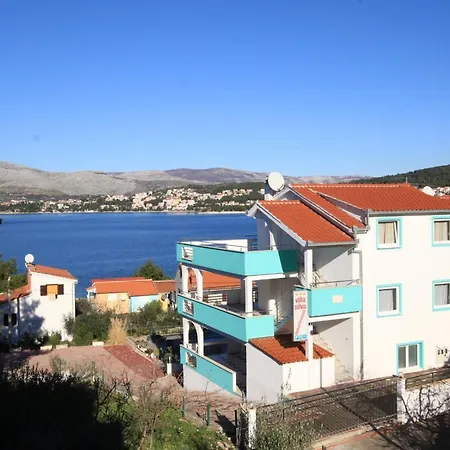 Family Friendly Apartments With A Swimming Pool Okrug Gornji, Ciovo - 8626 Trogir