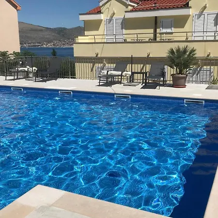 Apartment Family Friendly Apartments With A Swimming Pool Okrug Gornji, Ciovo - 8626 Trogir