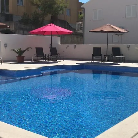 Apartment Family Friendly Apartments With A Swimming Pool Okrug Gornji, Ciovo - 8626