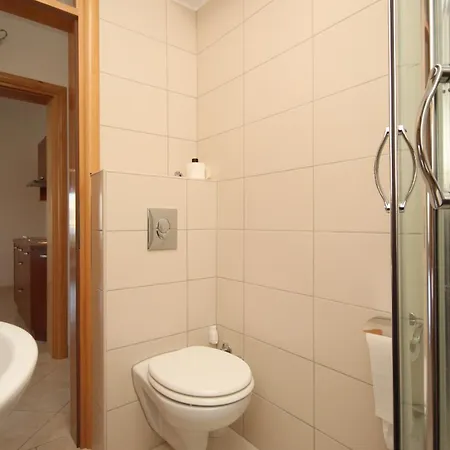 Apartment Family Friendly Apartments With A Swimming Pool Okrug Gornji, Ciovo - 8626 *