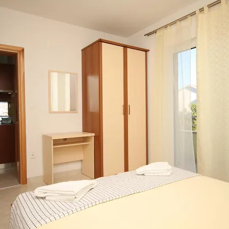 Family Friendly Apartments With A Swimming Pool Okrug Gornji, Ciovo - 8626 Trogir