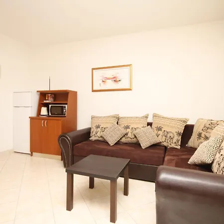 Family Friendly Apartments With A Swimming Pool Okrug Gornji, Ciovo - 8626 * Trogir
